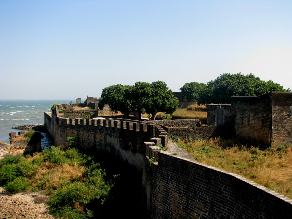 Wall_of_the_Portuguese_Fort_of_Diu